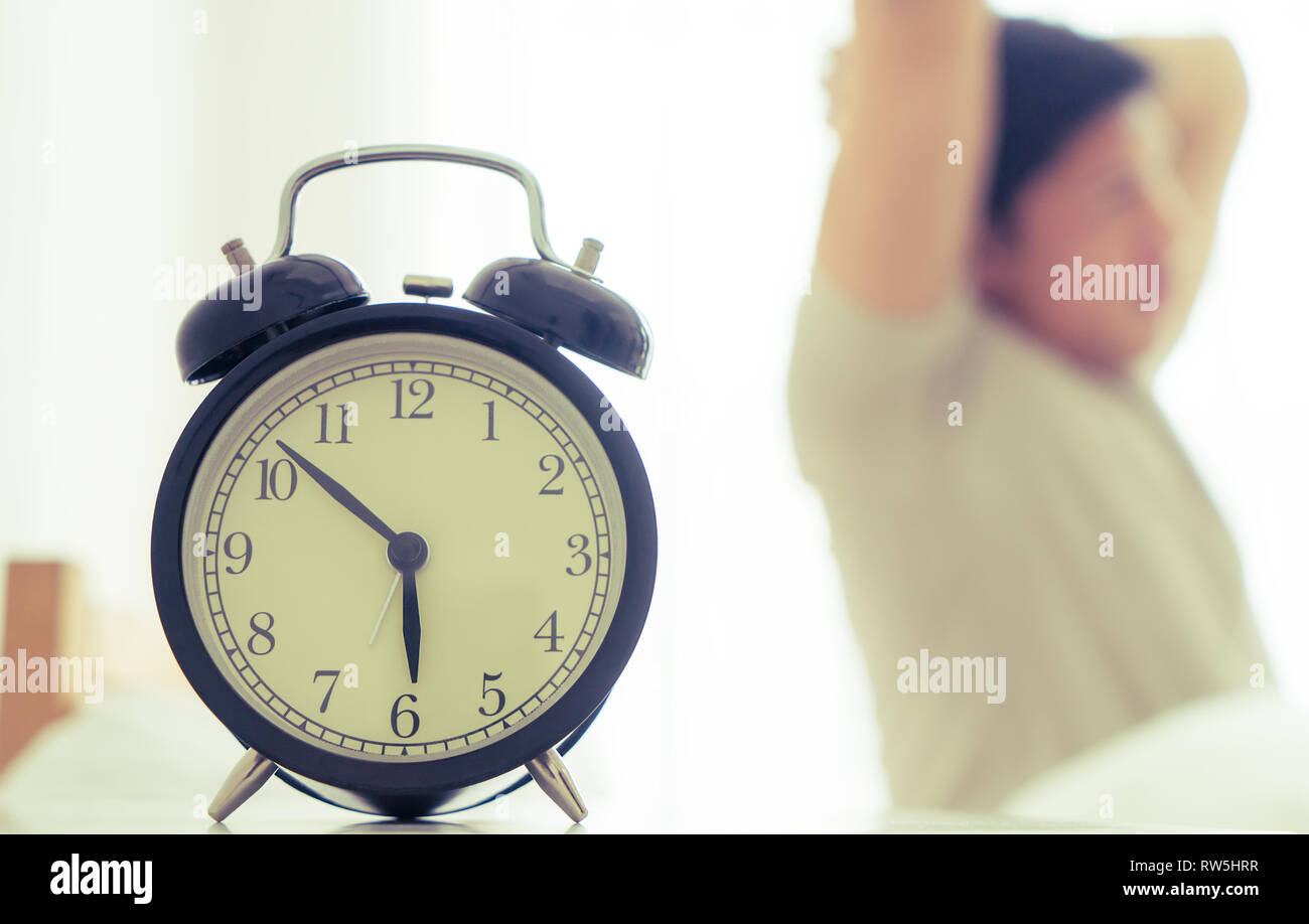 Останови будильник. Set the Alarm Clock. Часы фото показывают 6 часов. Будильник заведенный на 6 арт. Человек выполняющий функцию будильника фото.