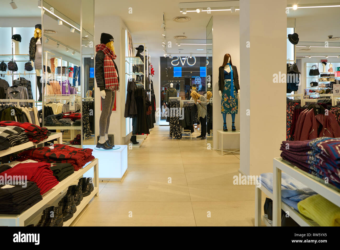 Ovs shop hi res stock photography and images Alamy