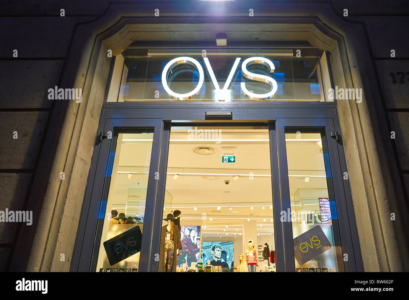Louis vuitton venice italy hi-res stock photography and images - Alamy