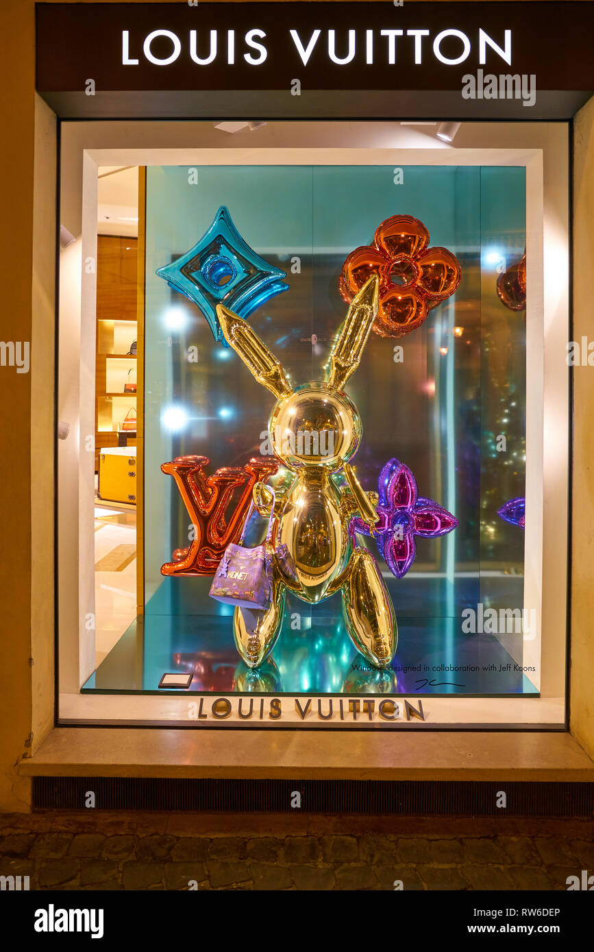 Vitrine louis vuitton hi-res stock photography and images - Alamy