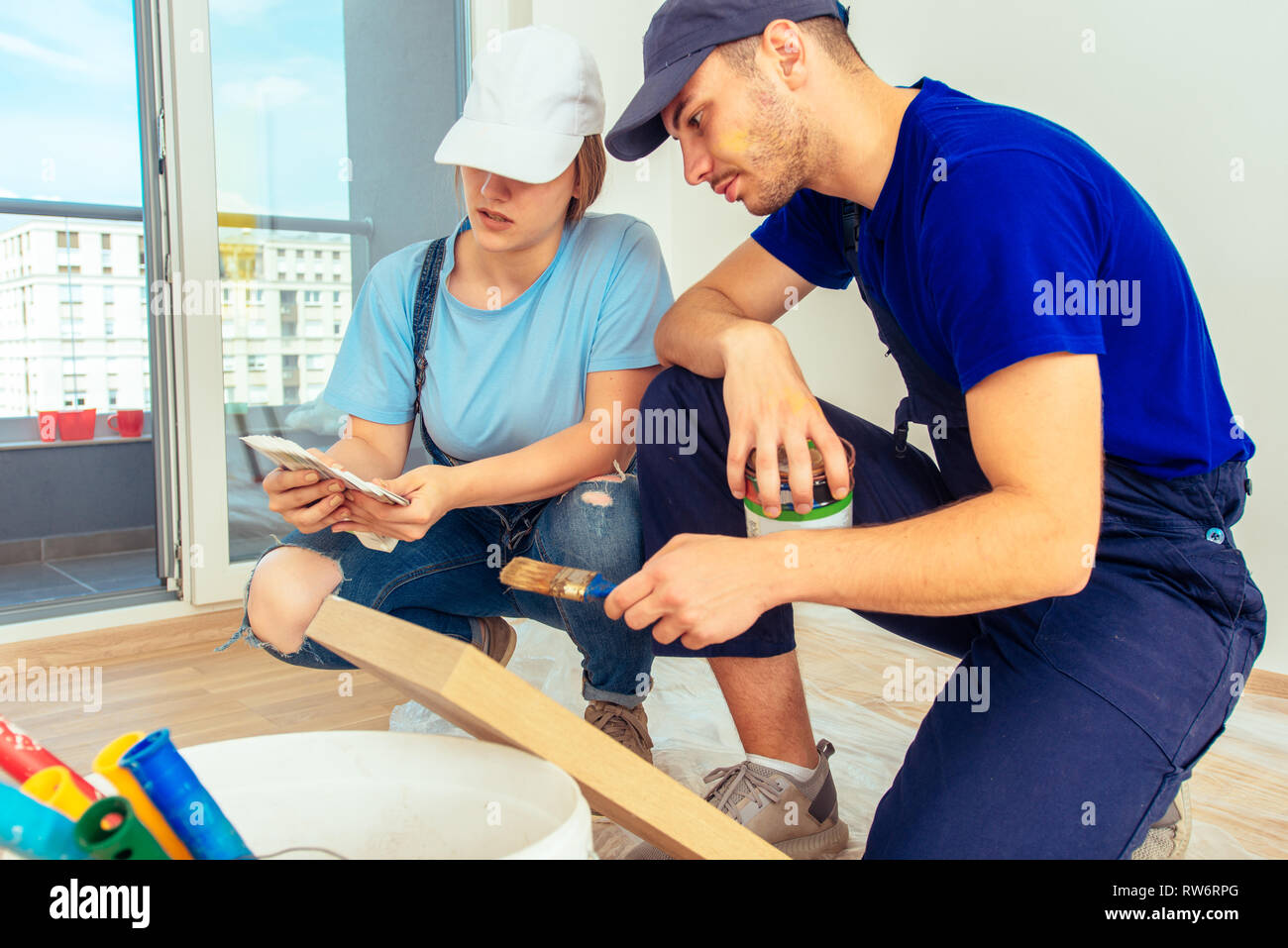 Beautiful girl choosing color hi-res stock photography and images - Alamy