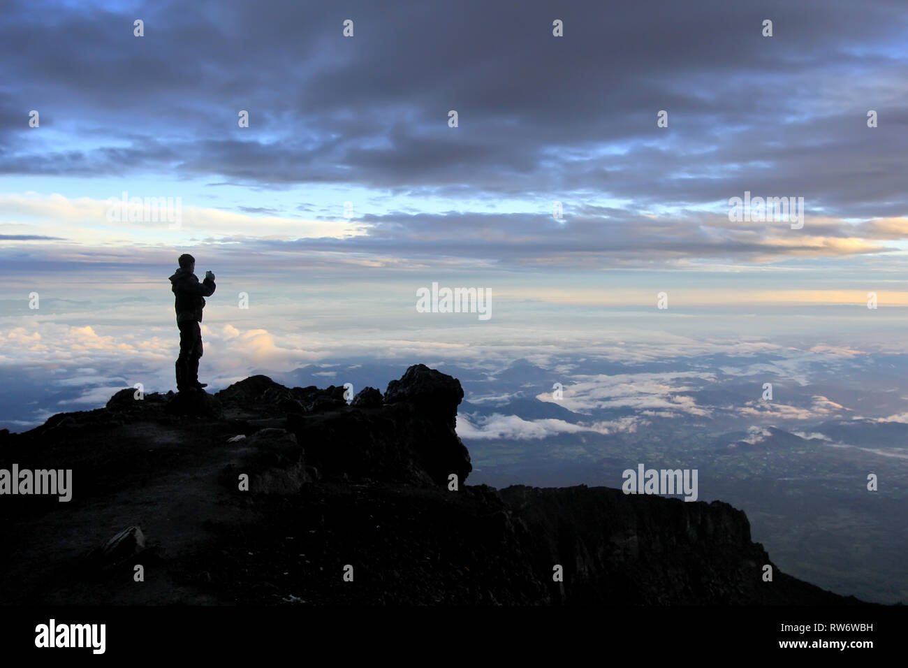 Menikmati Sunrise Di Gunung Kerinci Rw6wbh Jpg