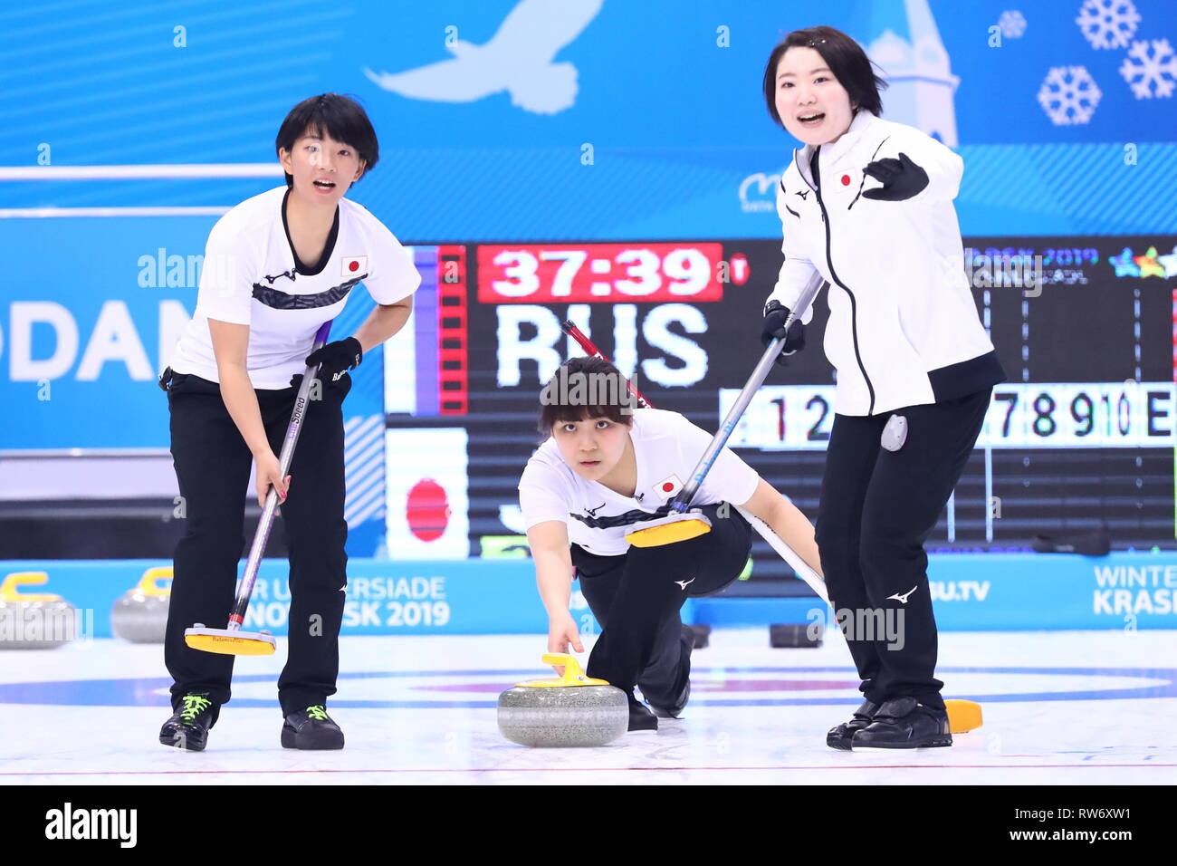 Ivan Yarygin Sports Palace Krasnoyarsk Russia 3rd Mar 19 L R Sakiko Suzuki Mayu Sugahara Kyoka Kuramitsu Jpn March 3 19 Curling Women S Preliminary Round Match Between Japan 4 8 Russia During