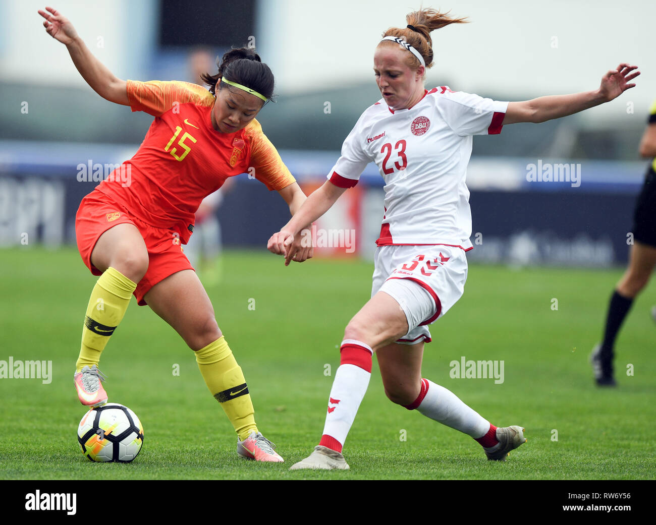 Santo Antonio, Portugal. 4th Mar, 2019. Xiao Yuyi (L) of China vies with Karen Holmgaard of Denmark during a Group C match at the Algarve Cup 2019 in Santo Antonio, Portugal, March 4, 2019. Credit: Zhang Liyun/Xinhua/Alamy Live News Stock Photo