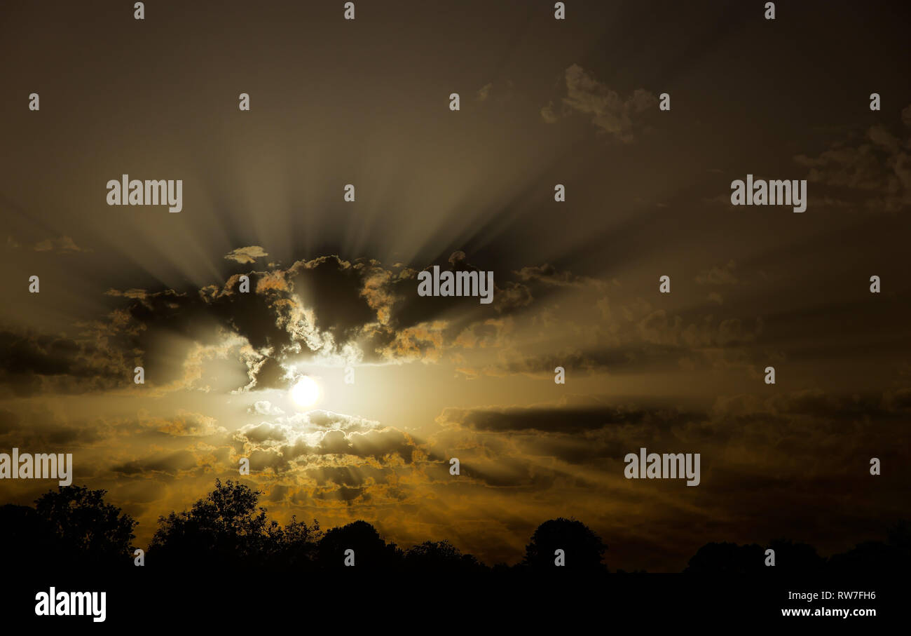 Scary sunset hi-res stock photography and images - Alamy