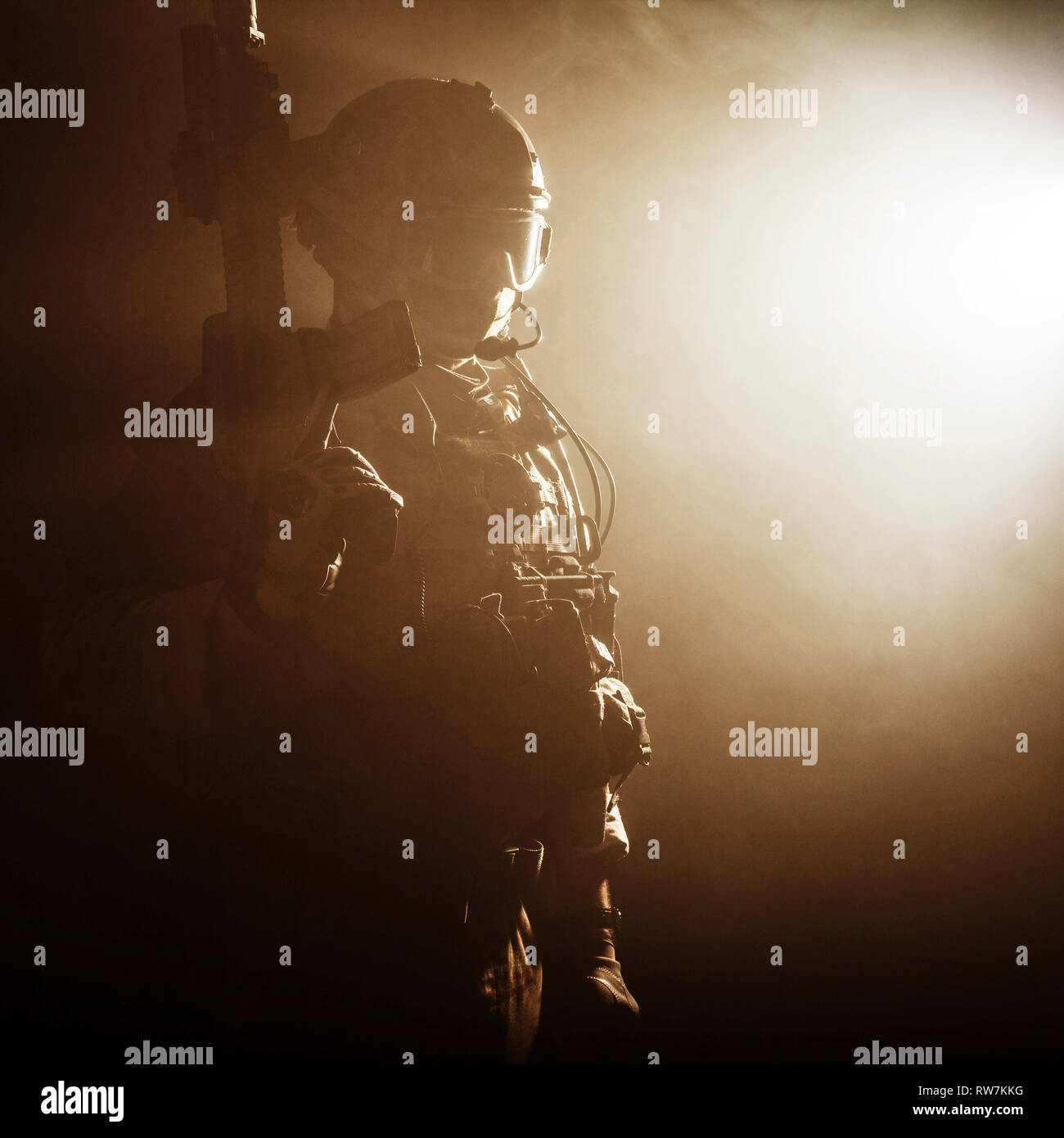 Special forces soldier with rifle in the smoke Stock Photo - Alamy