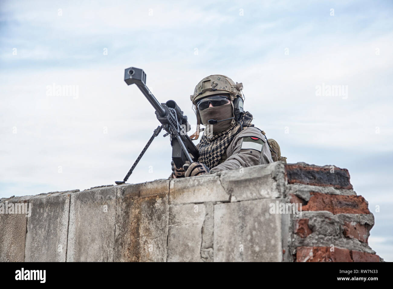 Sharp shooter sniper sharpshooter hi-res stock photography and images -  Alamy