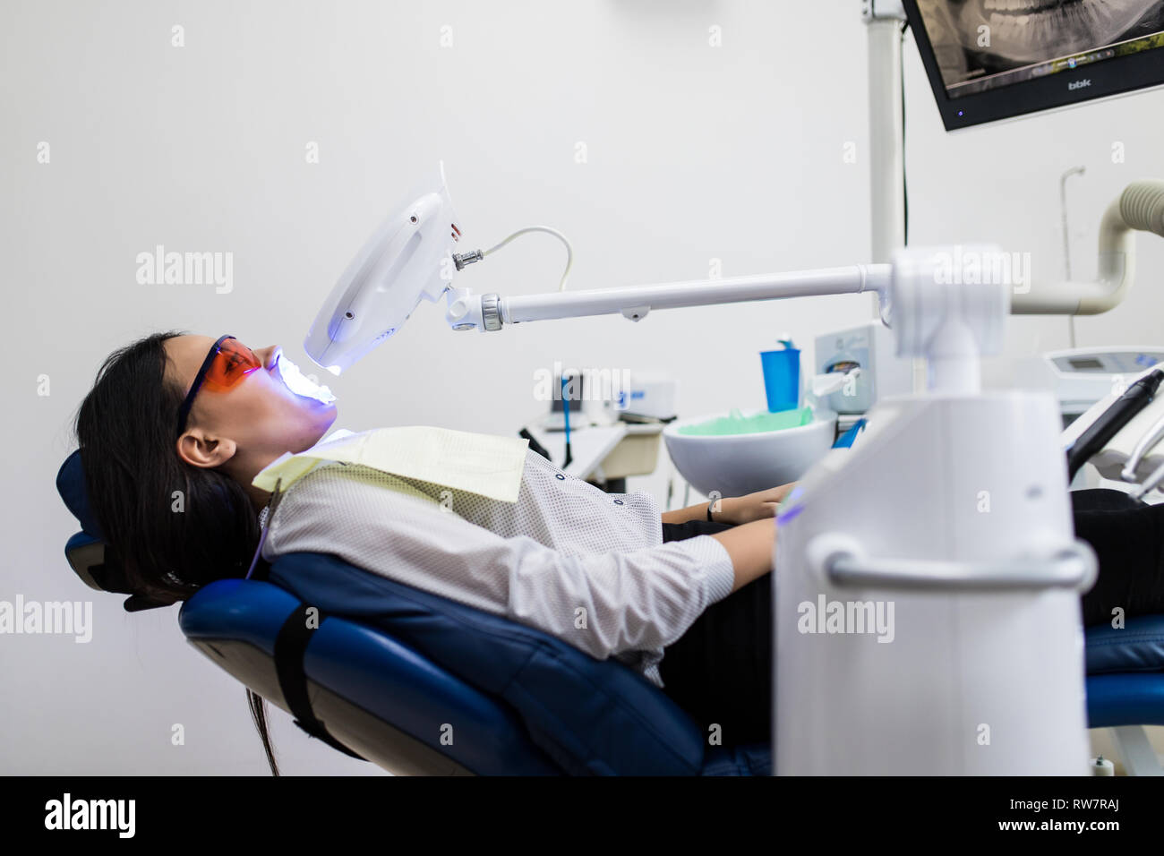 Uv light cleaning hires stock photography and images Alamy