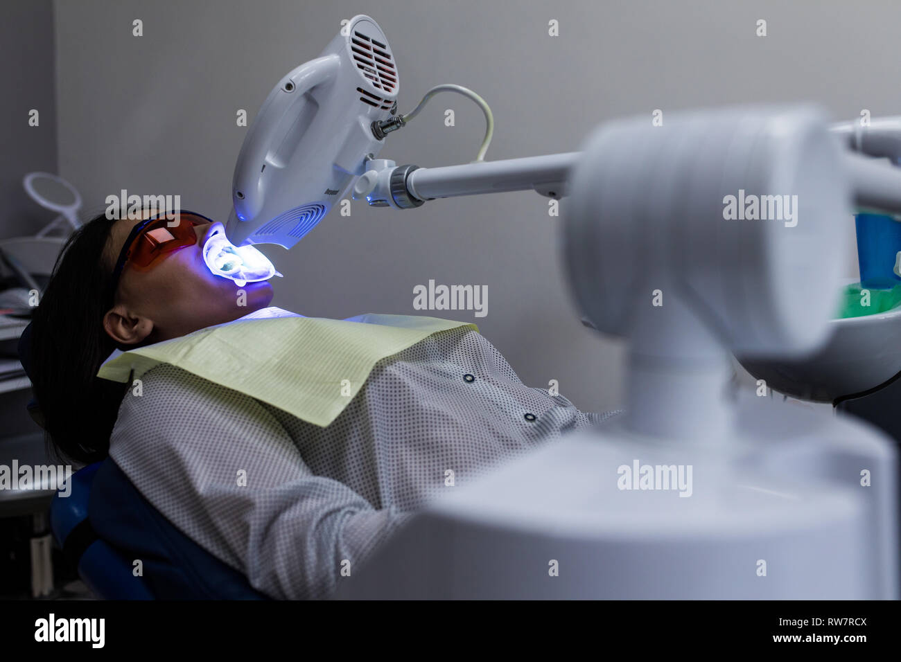 Uv light cleaning hires stock photography and images Alamy