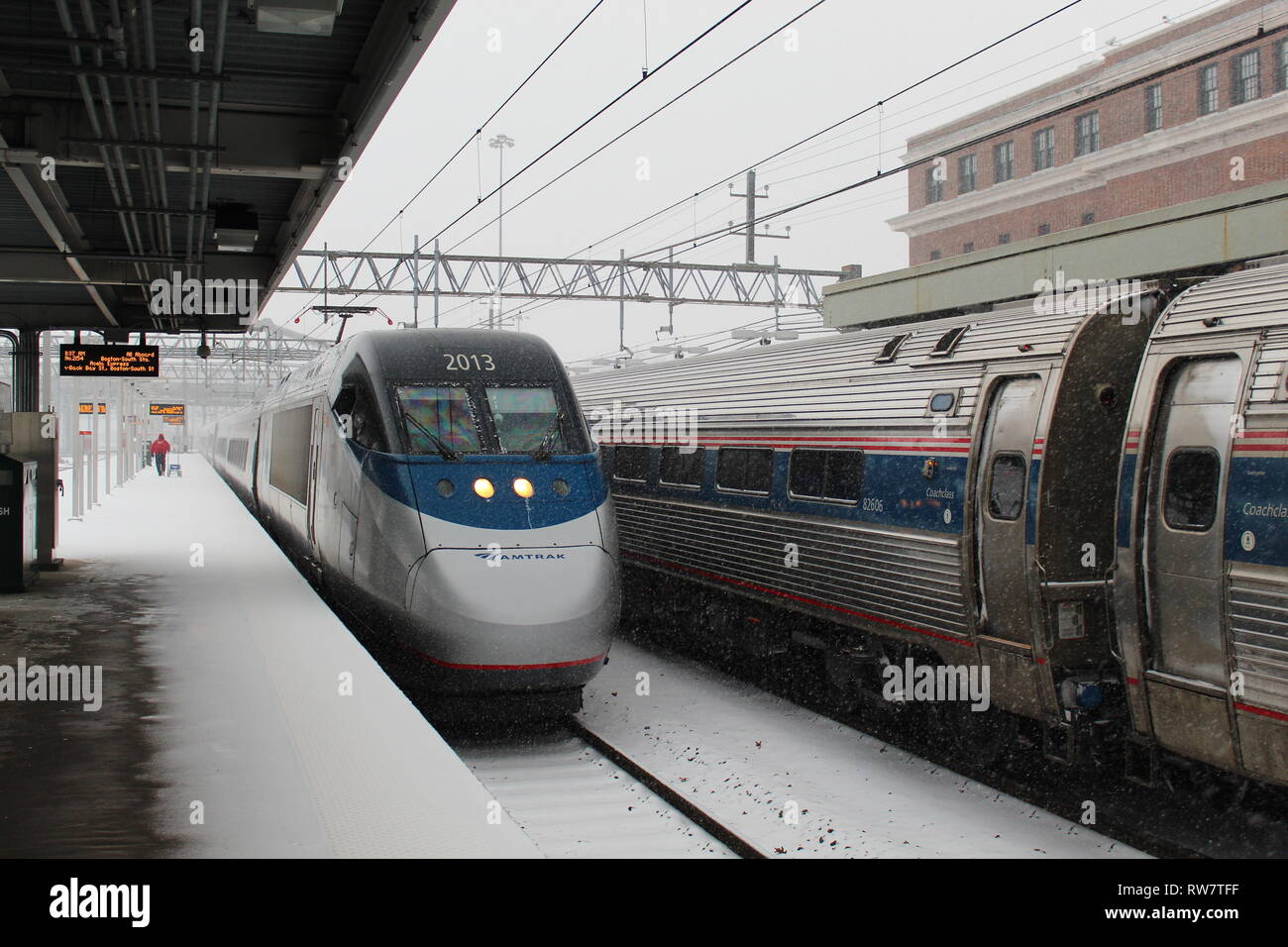 Amtrak, Hartford Line, and Shoreline East Trains at New Haven Union