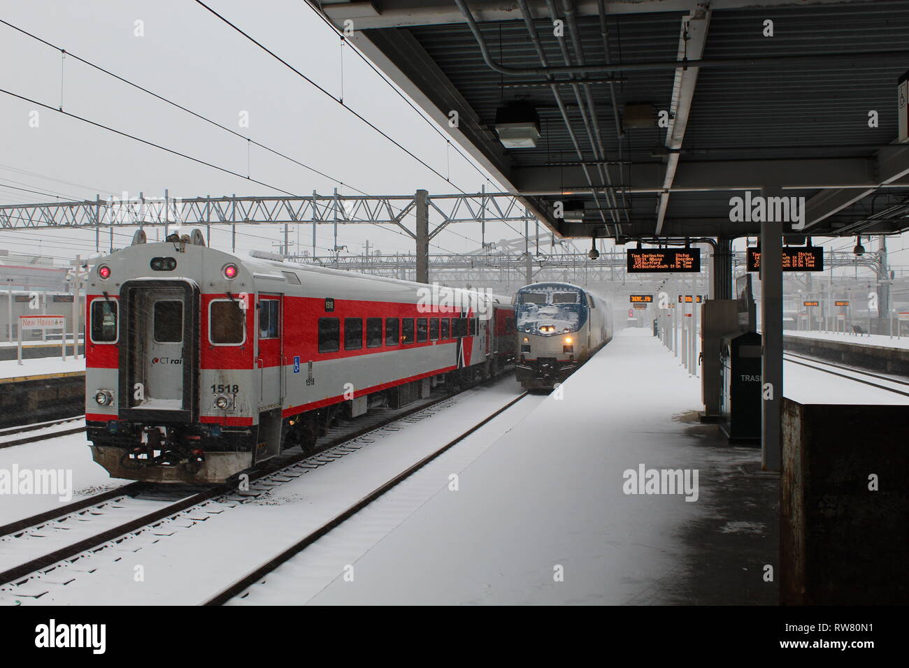Amtrak, Hartford Line, and Shoreline East Trains at New Haven Union Station Stock Photo Alamy