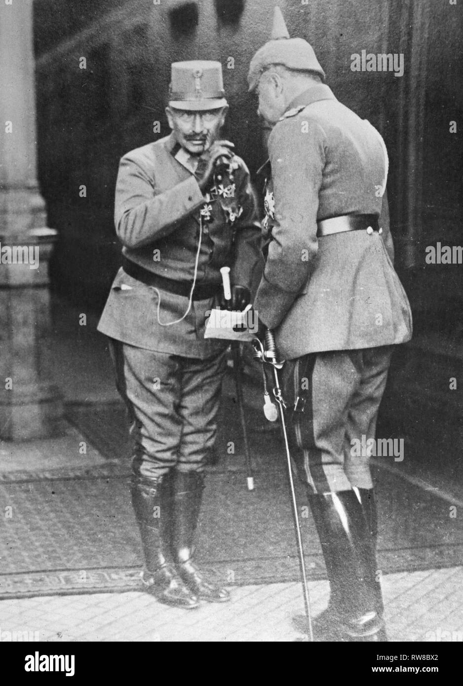 The Kaiser in a confidential mood. Just before the signing of the Armistice ex-Kaiser in the uniform of an Austrian general, bedecked with iron crosses issuing some secret instructions to one of his Generals, at the German Military Headquarters at Spa ca. 1918, Stock Photo