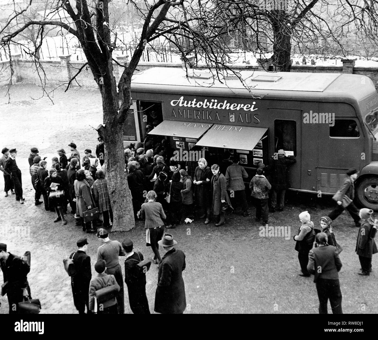 Original caption: The first bookmobile of Amerika Haus began in 1952 to provide the population with books. Stock Photo