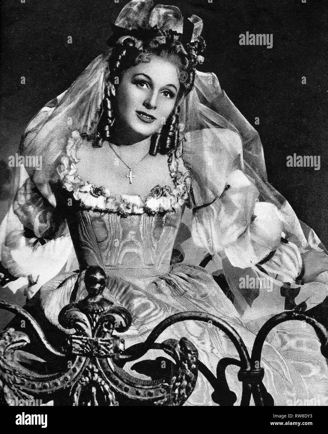 Russian born actress Assia Noris nel film La maschera sul cuore ca. 1942 Stock Photo