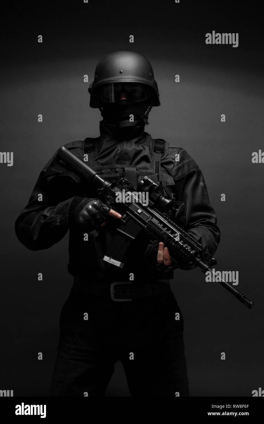 Spec ops police officer SWAT in black uniform Stock Photo - Alamy