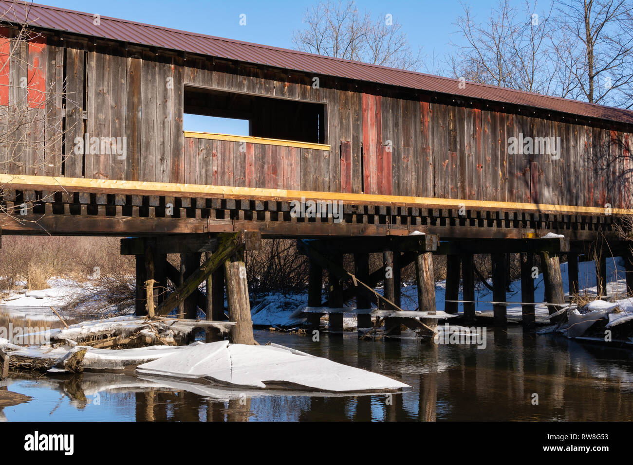 Covered bridge over Sugar Creek in Decatur, Wisconsin, USA Stock Photo