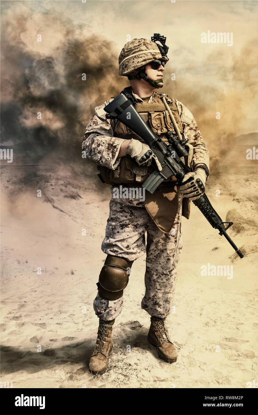 Close-up photo of soldier with his rifle in the desert Stock Photo - Alamy