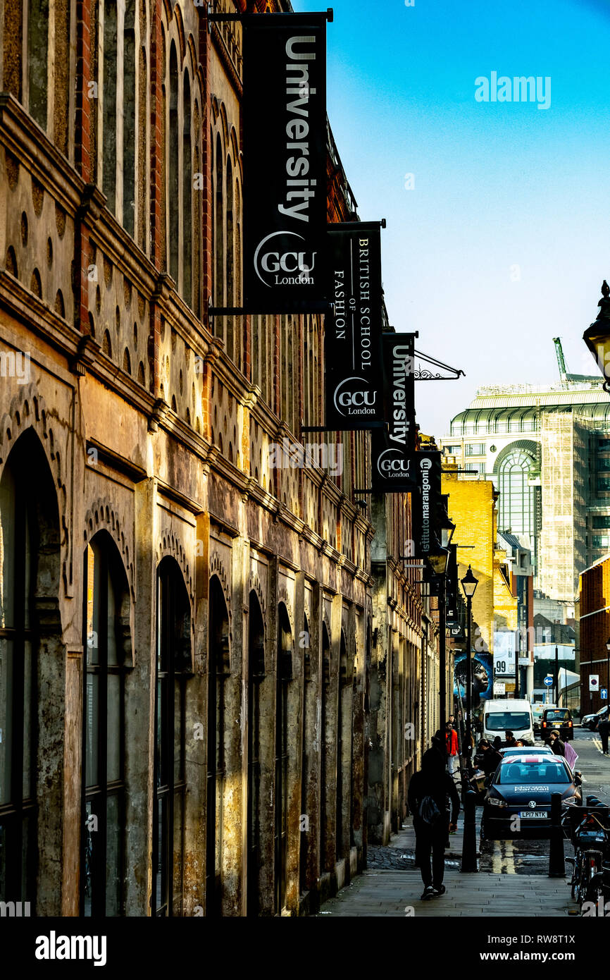 Glasgow Caledonian Uni Campus in Fashion Street London Stock Photo Alamy