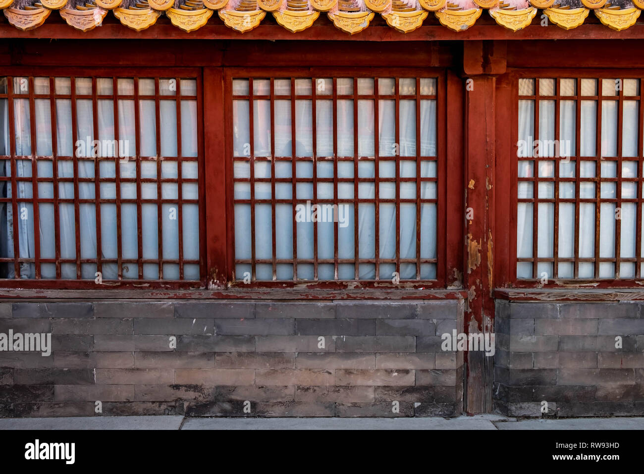 Chinese window door hi-res stock photography and images - Alamy