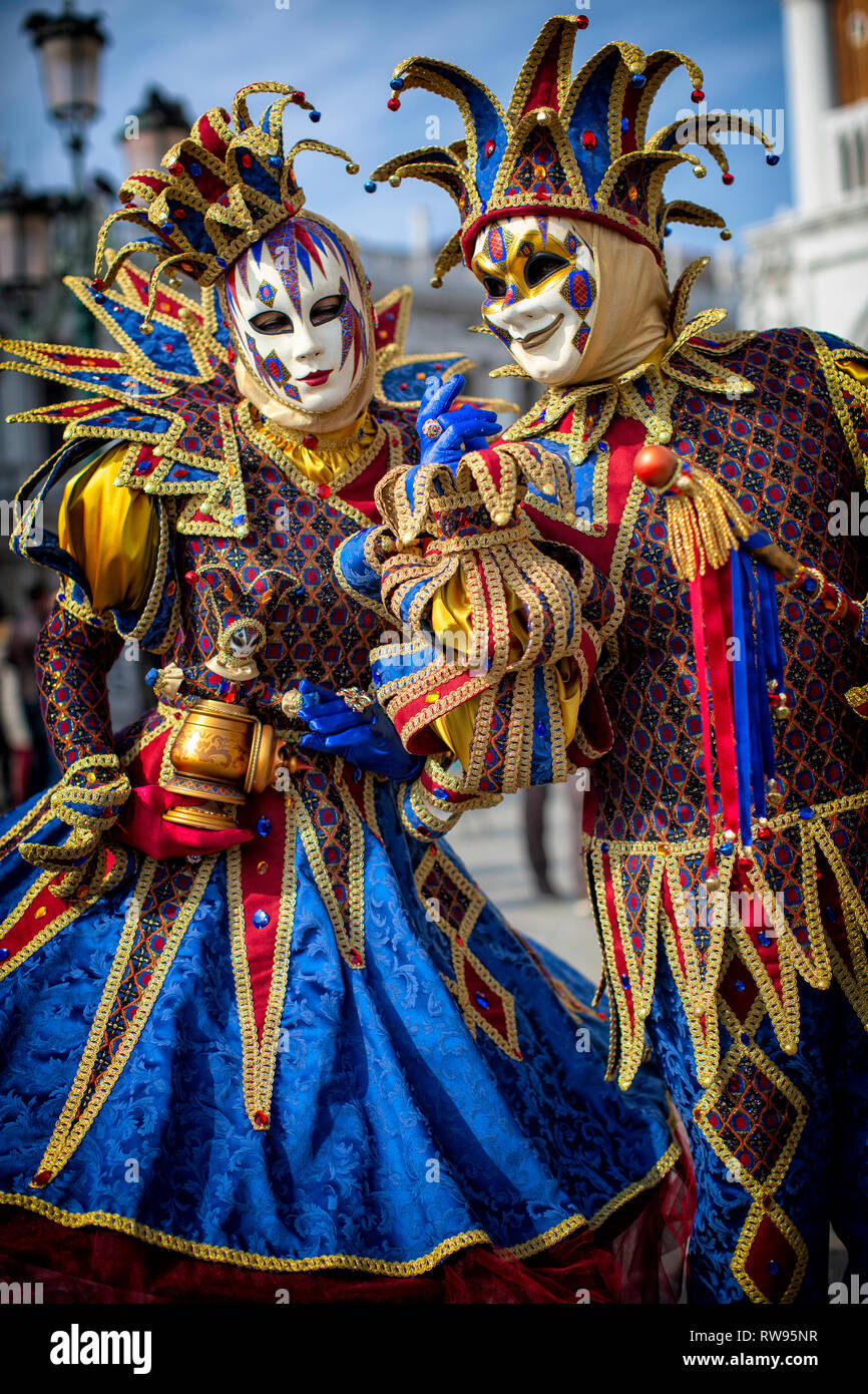 Il finale del Carnevale di Venezia 2019 durante il girono di Martedì Grasso  con le maschere in Piazza San Marco Stock Photo - Alamy