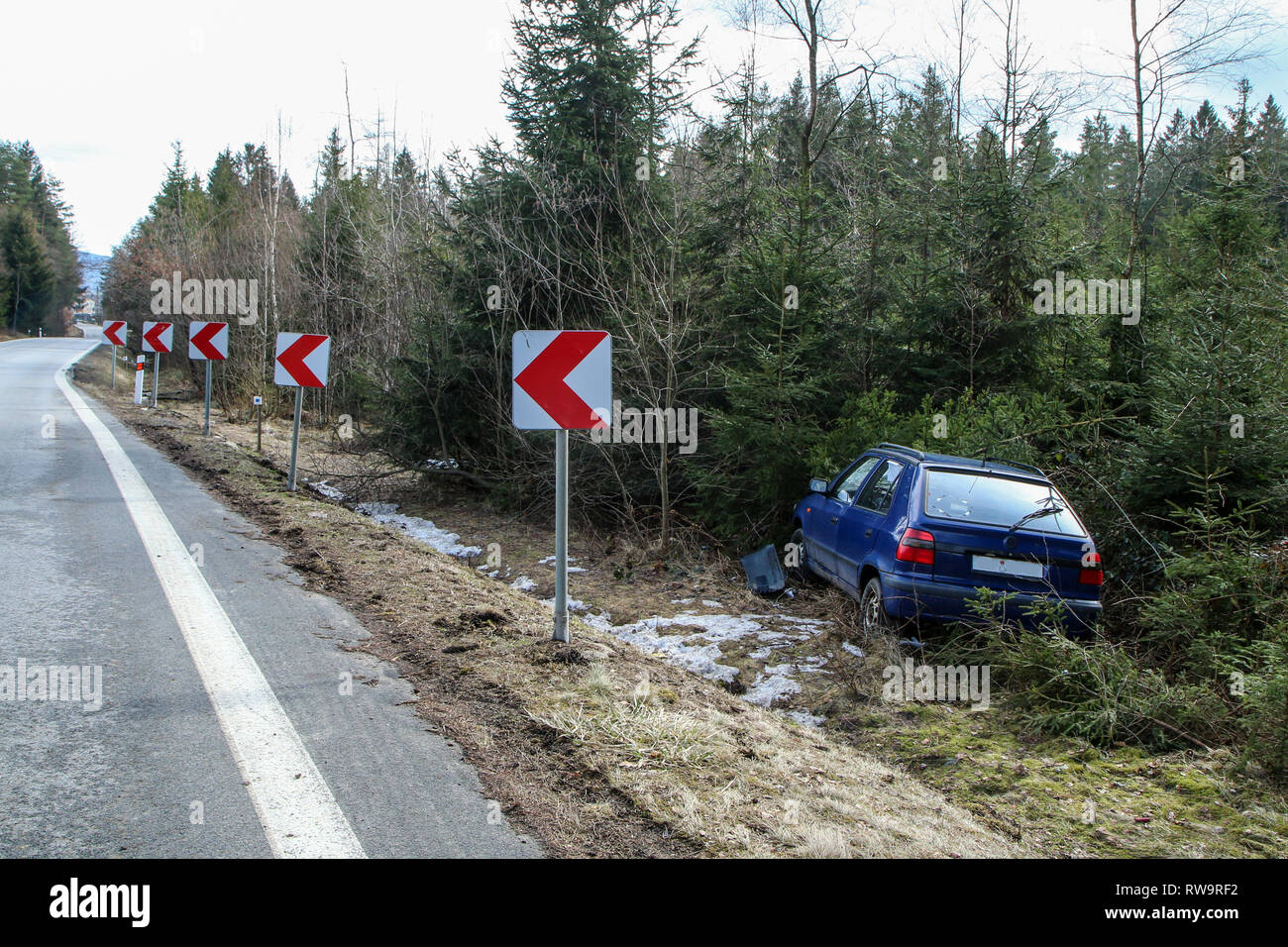 Road Accident Car Crash Tree Stock Photos & Road Accident Car Crash ...