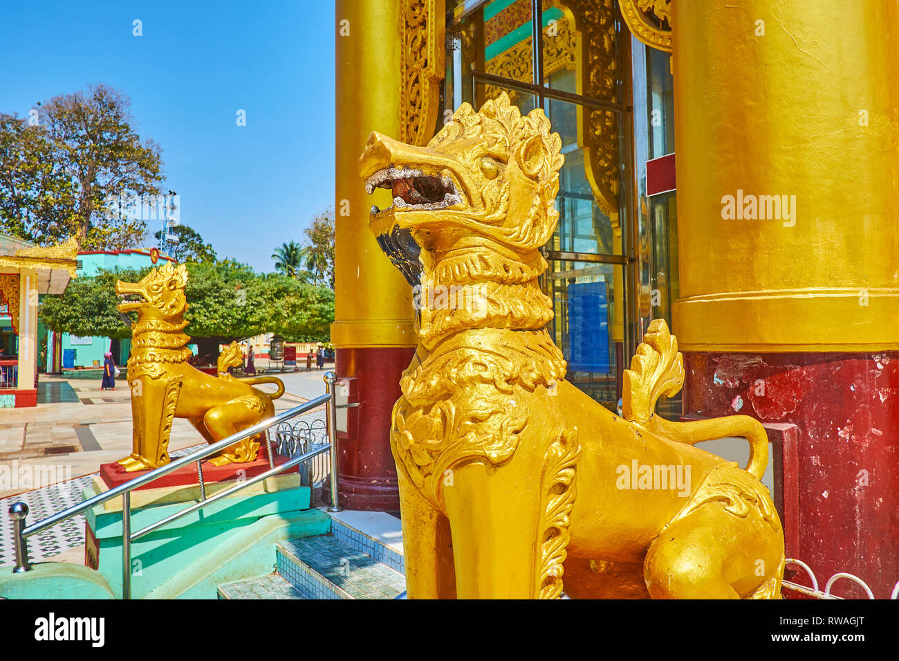 The golden statues of Burmese leogryphs (chinthe) or royal lions guard the image house of Shwemawdaw Pagoda, Bago, Myanmar. Stock Photo