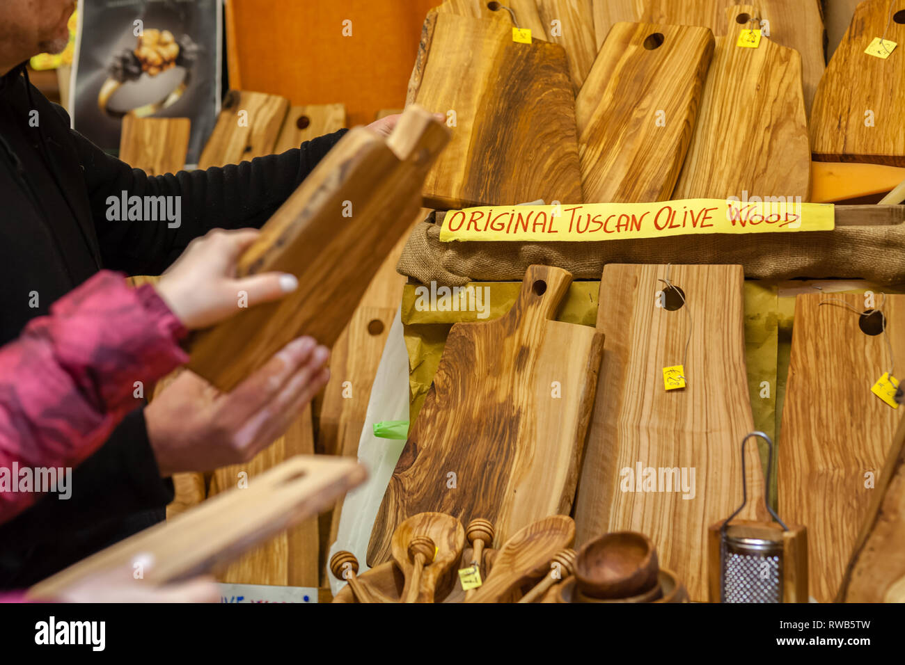 Local Market Tool >> Olive Wood Cutting Boards On The Local Market In Tuscana Stock Photo Local Market Tool >> Olive Wood Cutting Boards On The Local Market In Tuscana Stock Photo