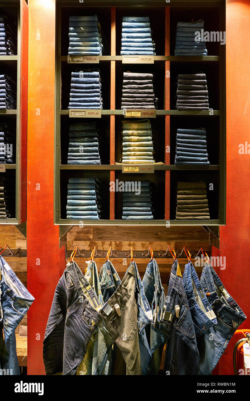 Replay Clothing Store High Resolution Stock Photography and Images - Alamy