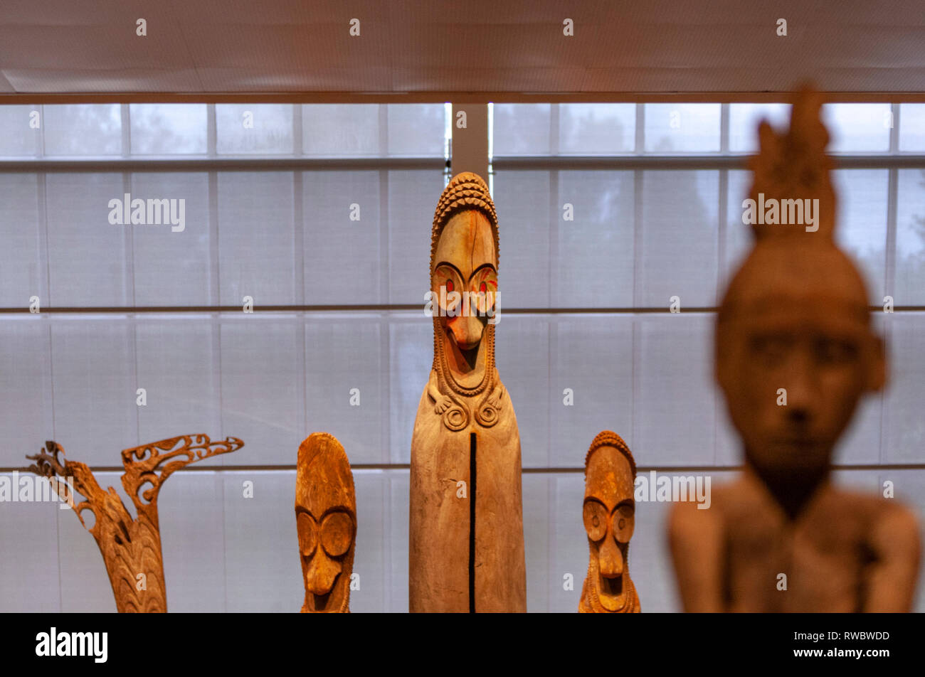 Split gong figures from Vanuatu and Asmat Bis Poles in Arts of Oceania.The Metropolitan Museum of Art, Stock Photo