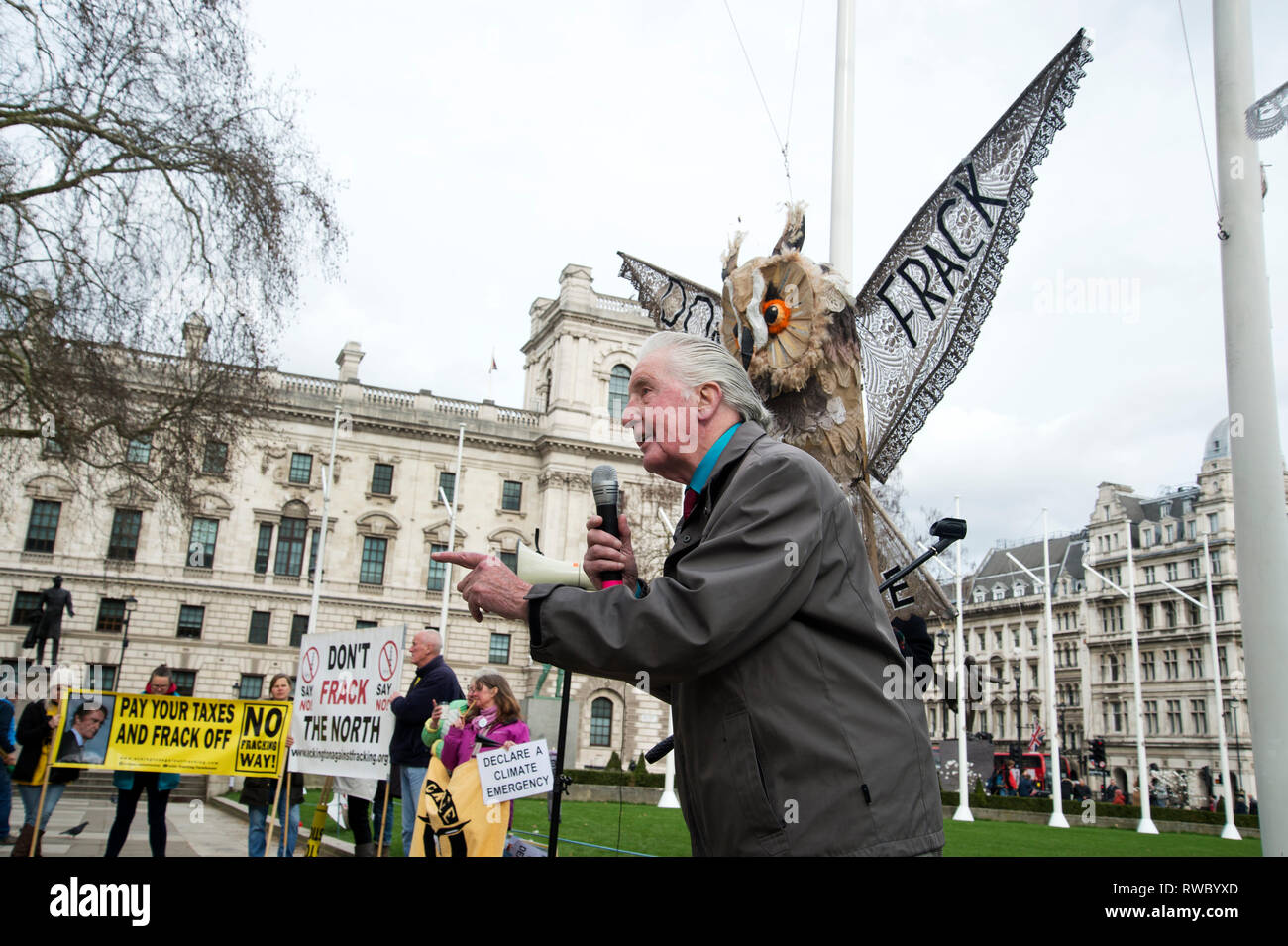 London, UK. 05th Mar, 2019. Parliament Square, Westminster, London. Protest against fracking in Derbyshire. Dennis Skinner, MP for Bolsover with a giant paper owl - rare owls are one species of wildlife threatened if fracking goes ahead. Credit: Jenny Matthews/Alamy Live News Stock Photo