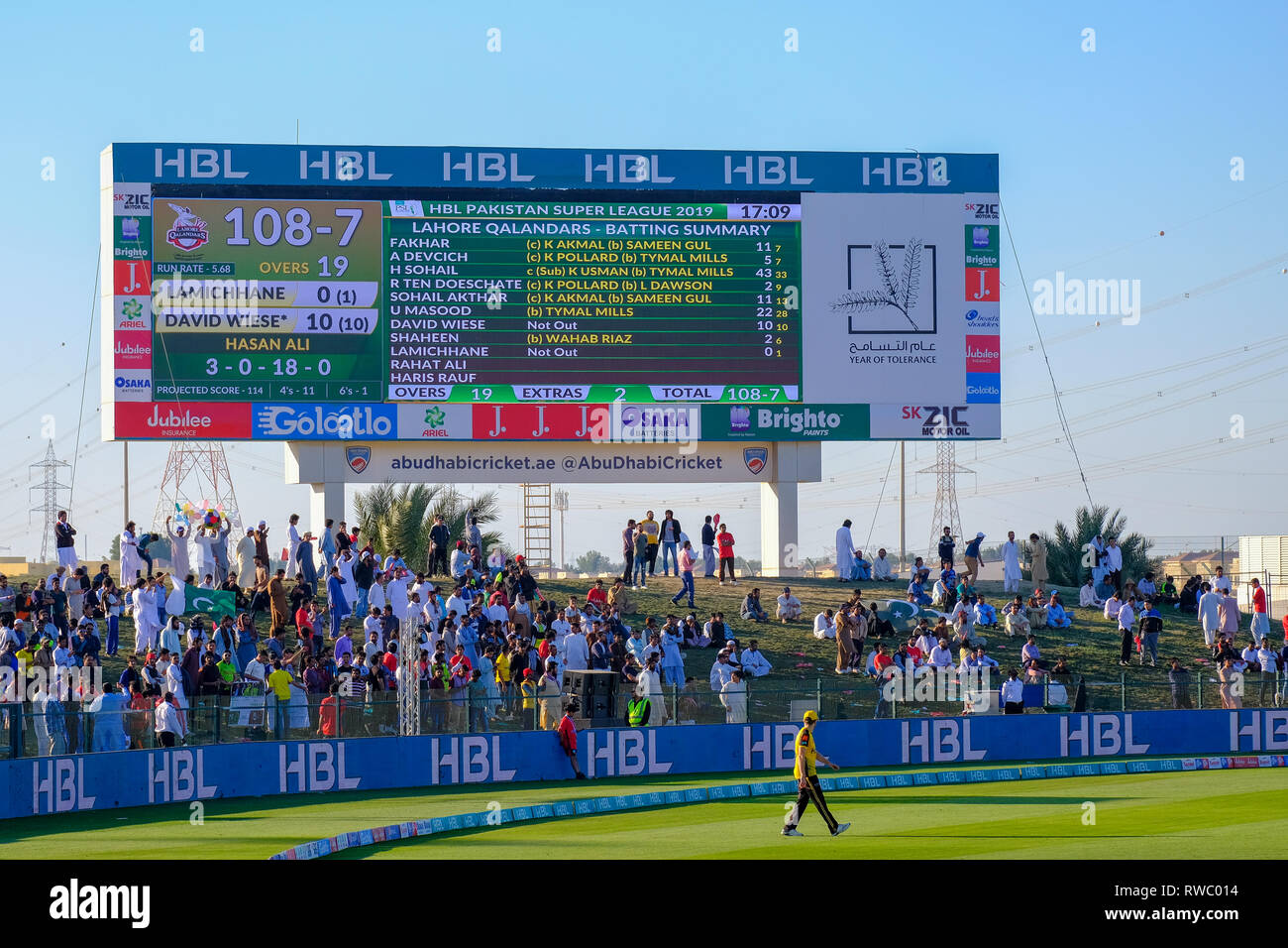 Abu Dhabi, UAE. 5th Mar 2019. Pakistan Super League 2019/ Giant Scoring Screen at Sheikh Zayed Cricket Stadium Abu Dhabi. Credit: Fahd Khan/Alamy Live News Stock Photo