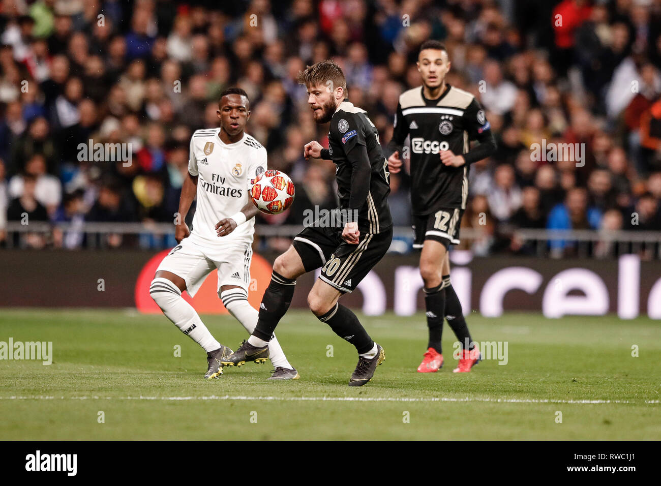 Santiago Bernabeu, Madrid, Spain. 5th Mar, 2019. UEFA Champions League football, round of 16, second leg, Real Madrid versus Ajax; Lasse Schone (Ajax) controls the ball against Vin&#xed;cius J&#xfa;nior (Real) Credit: Action Plus Sports/Alamy Live News Stock Photo