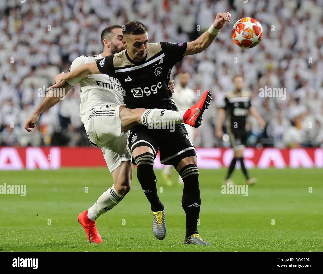 Madrid, Spain. 5th Mar, 2019. Real Madrid's Dani Carvajal (L) vies with Ajax's Dusan Tadic during the UEFA Champions League round of 16 second leg soccer match between Real Madrid and Ajax in Madrid, Spain, on March 5, 2019. Credit: Edward F. Peters/Xinhua/Alamy Live News Stock Photo