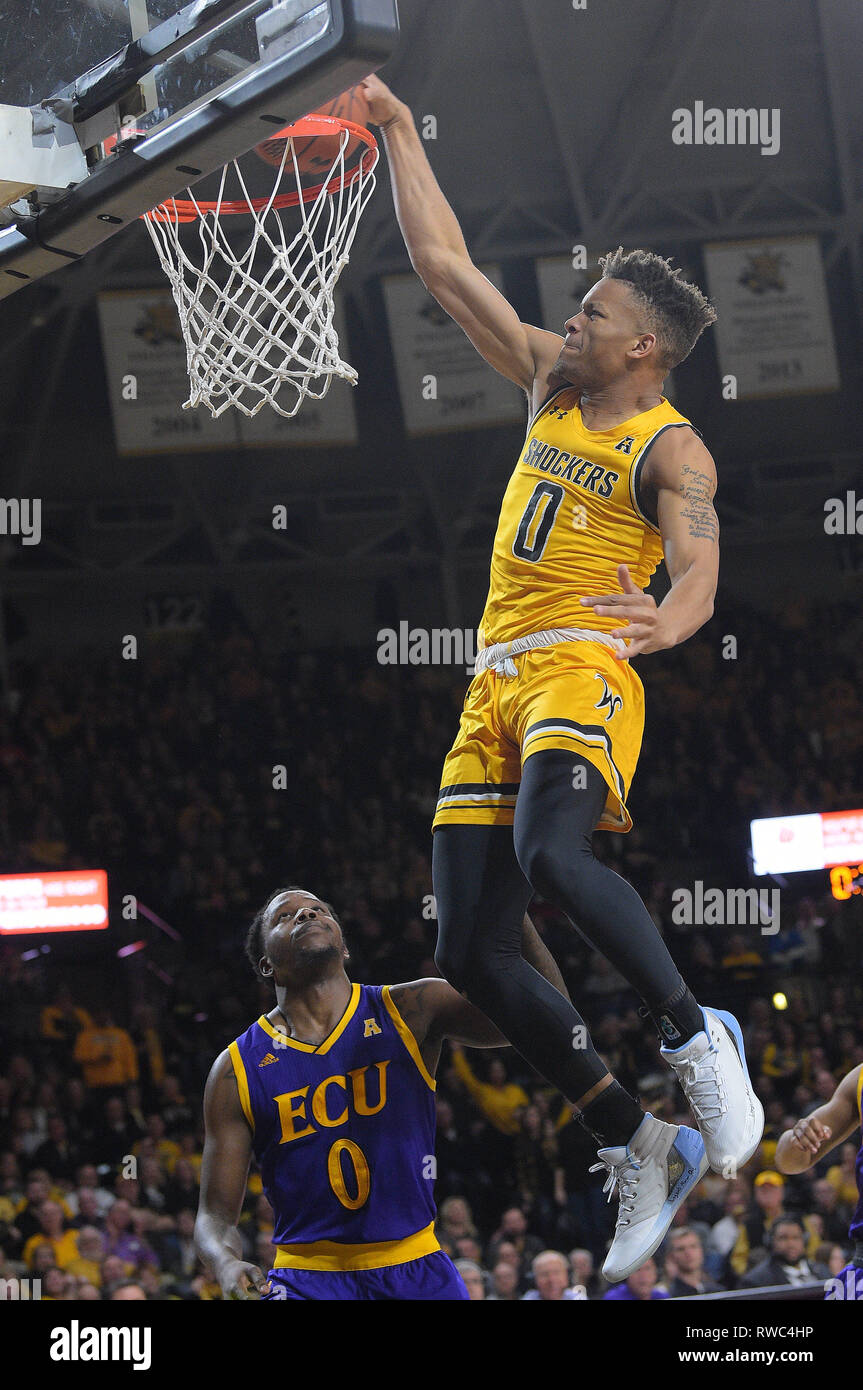 Ecu pirates cheerleaders hires stock photography and images Alamy