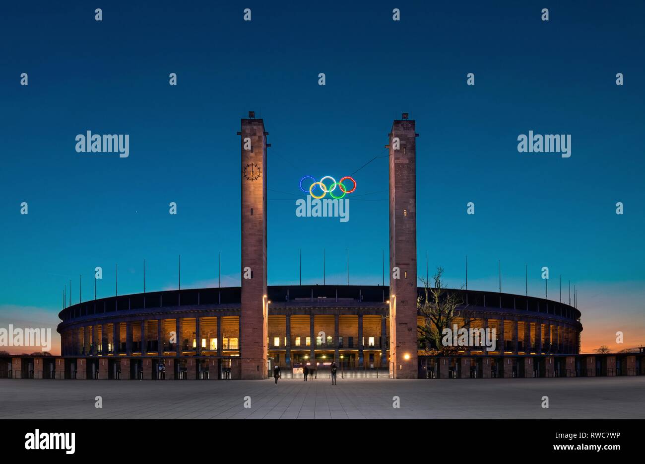 Berlin, Deutschland. 18th Feb, 2015. The Olympiastadion Berlin in the Berlin district of Westend in the dusk with a beautiful evening sky from the Olympic Square. The striking east gate with the two 35 meter high towers, the bavarian tower on the left (south) and the Prussian tower on the right (north), the five Olympic rings and the new Podbielskieiche. The stadium was designed by the architect Albert Speer and today is the home ground of the football Bundesliga team Hertha BSC. | usage worldwide Credit: dpa/Alamy Live News Stock Photo