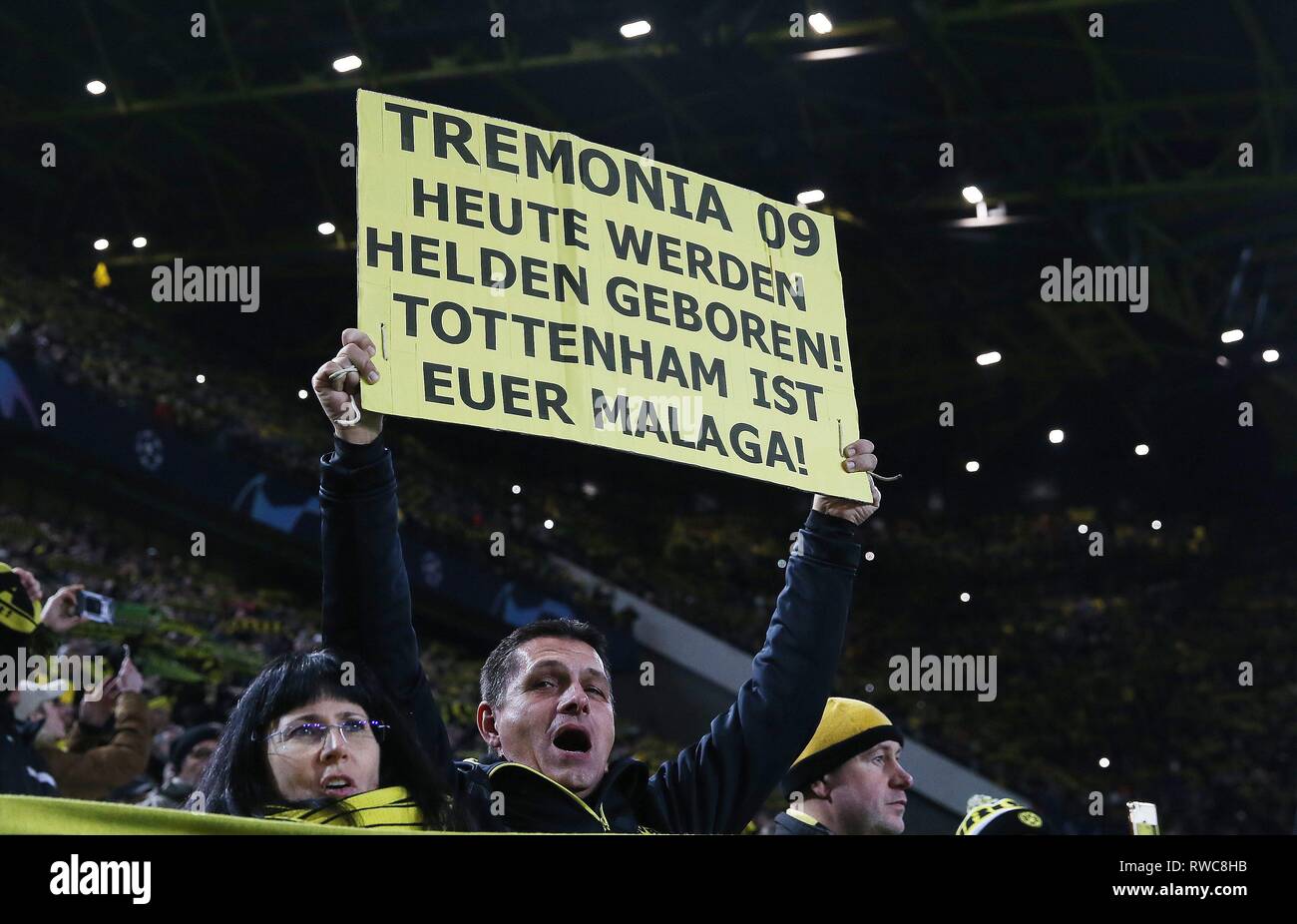 Dortmund, Deutschland. 05th Mar, 2019. The miracle did not succeed, but a  new haircut has Manuel AKANJI (DO), bust, hair, haircut, football Champions  League, round of 16, Borussia Dortmund (DO) - Tottenham