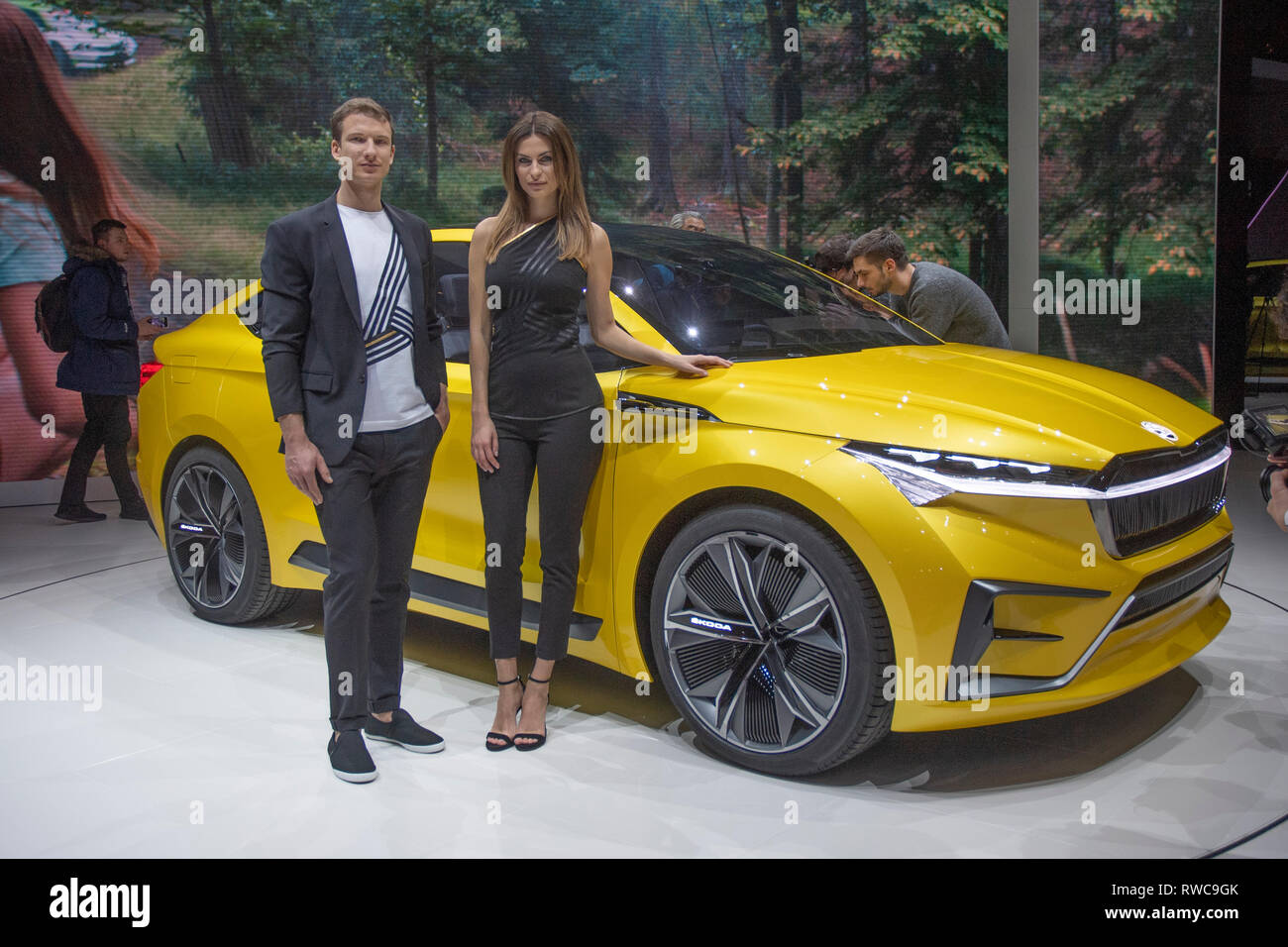 Geneva, Switzerland. 6th March, 2019. Models posing with the Skoda Vision iV car at the press days of the  88th Geneva International Motor Show. Credit: Eric Dubost/Alamy Live News Stock Photo