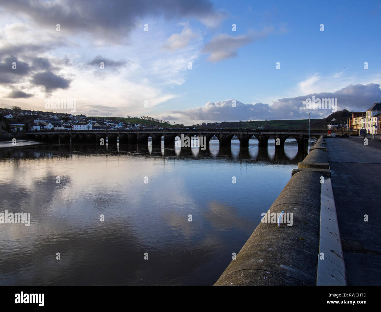 The beautiful River Torridge passing through the delightful Devon town of Bideford Stock Photo