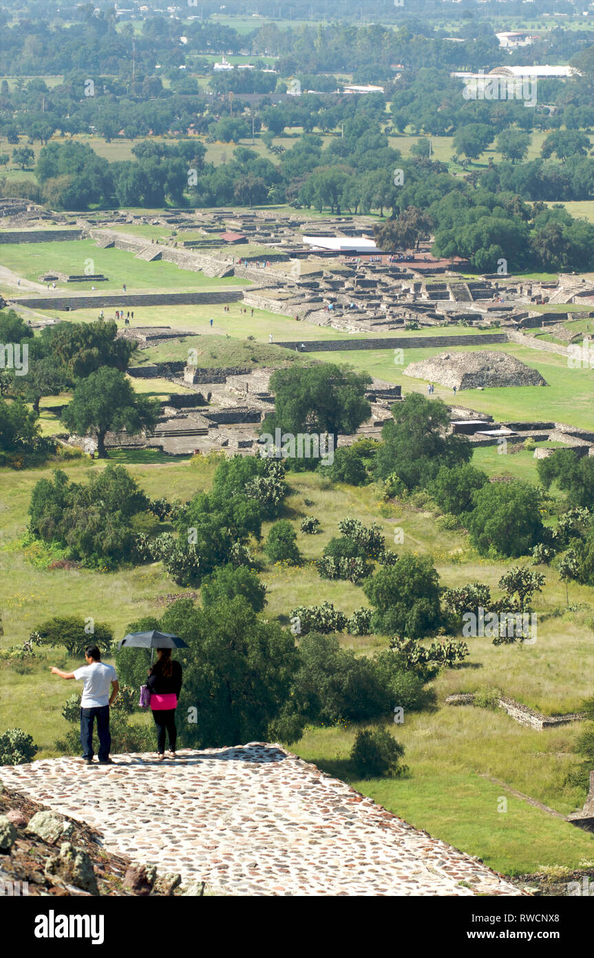A couple walking on the Pyramid of the Sun and enjoying the scenery at Teotihuacan, Mexico Stock Photo
