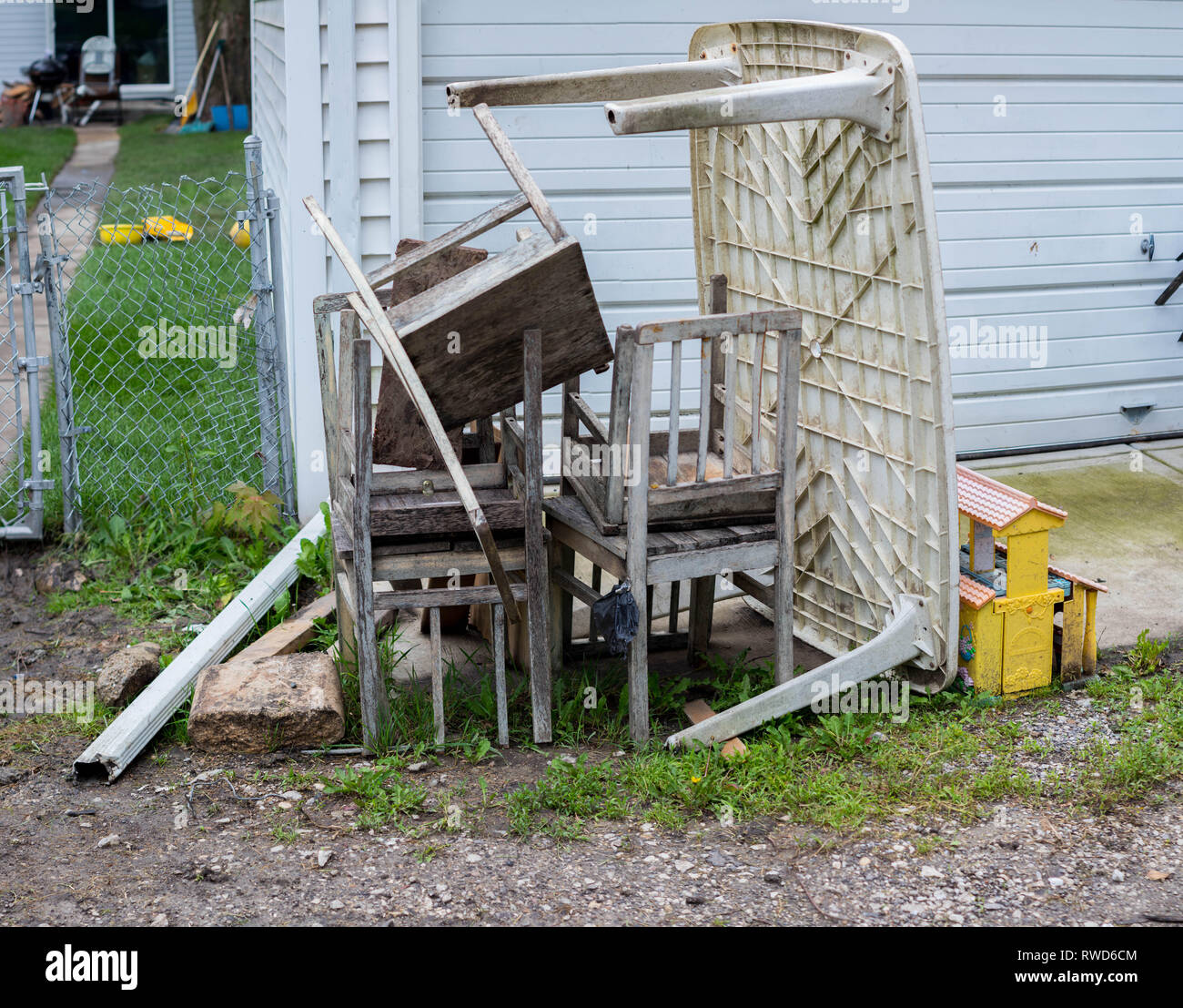 trash out on the curb Stock Photo Alamy
