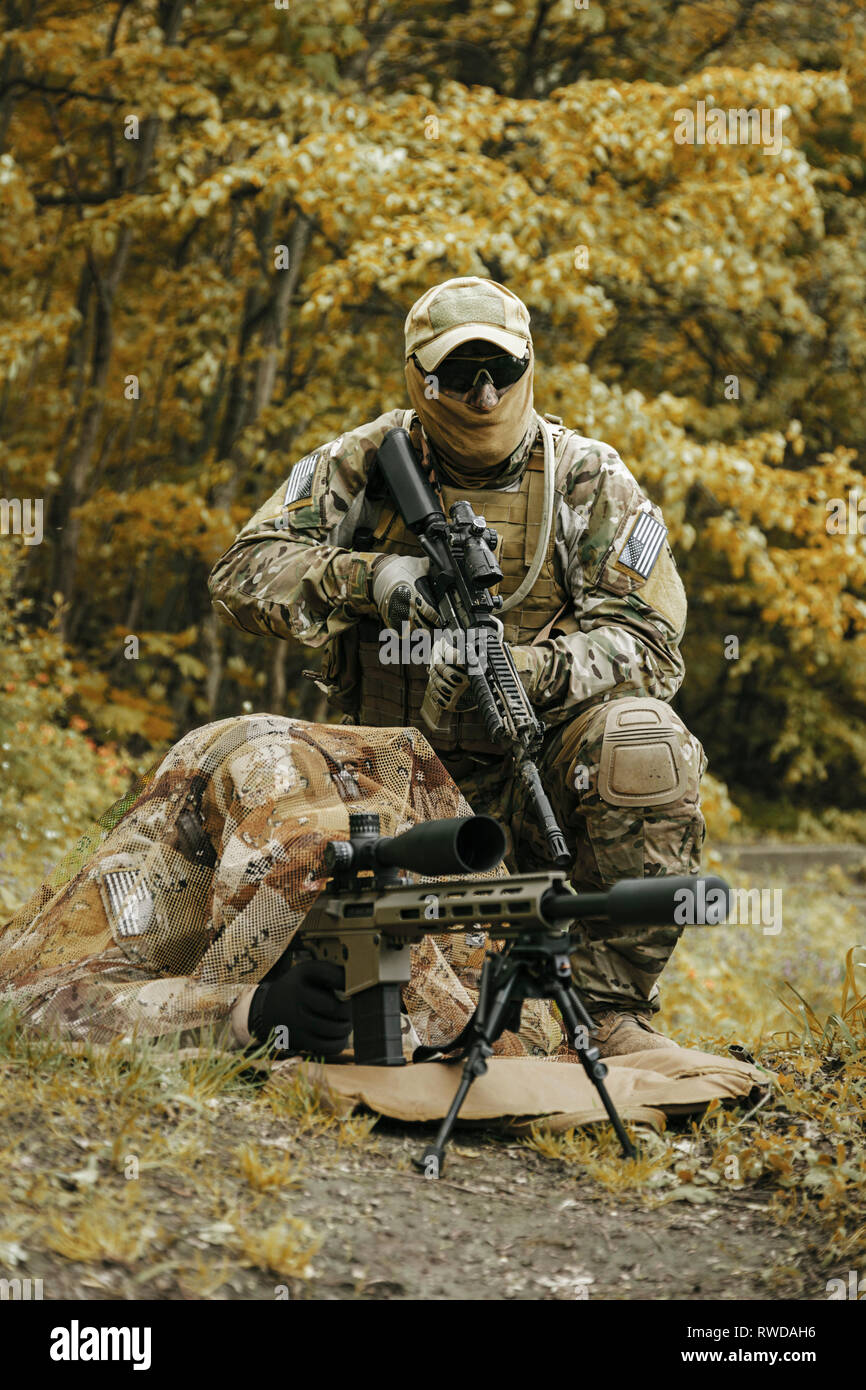 Sniper spotter green hi-res stock photography and images - Alamy