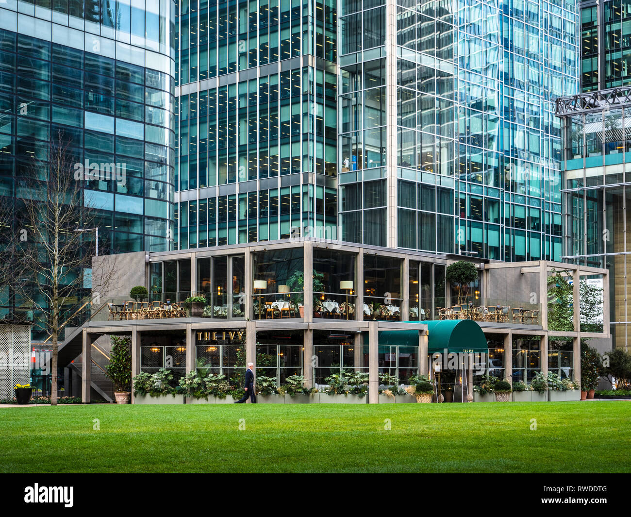 The Ivy in the Park Restaurant in Canada Square Park in the Canary Wharf development London. Ivy Restaurant Canary Wharf London. Stock Photo