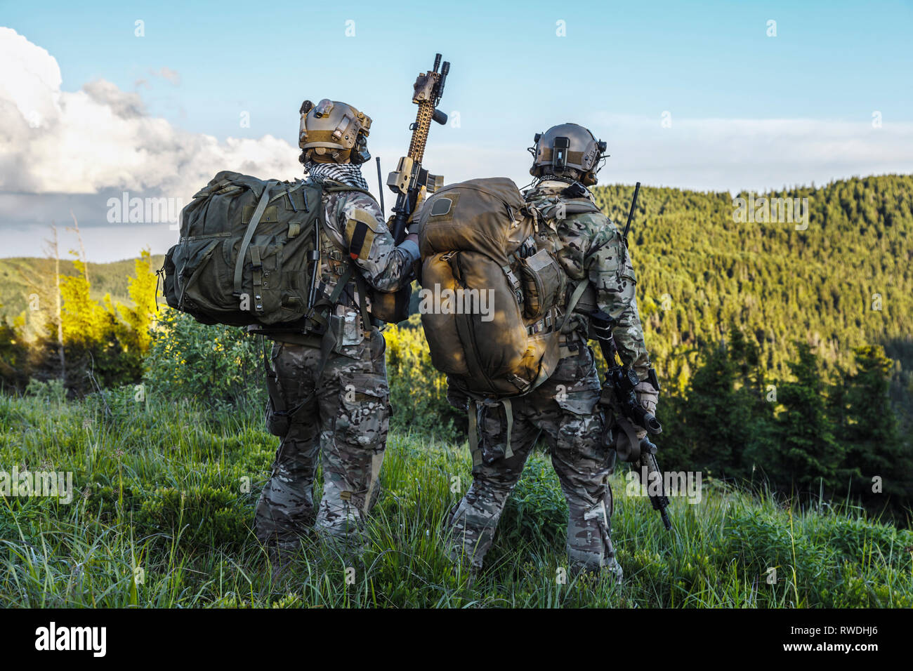Those Ranger Rifles North United States Army rangers in the mountains Stock Photo - Alamy