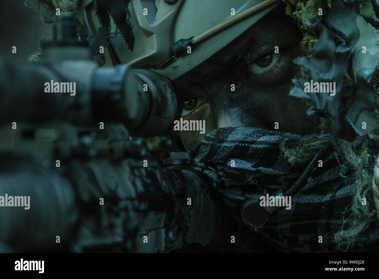 United States Army ranger sniper wearing ghillie suit Stock Photo Alamy