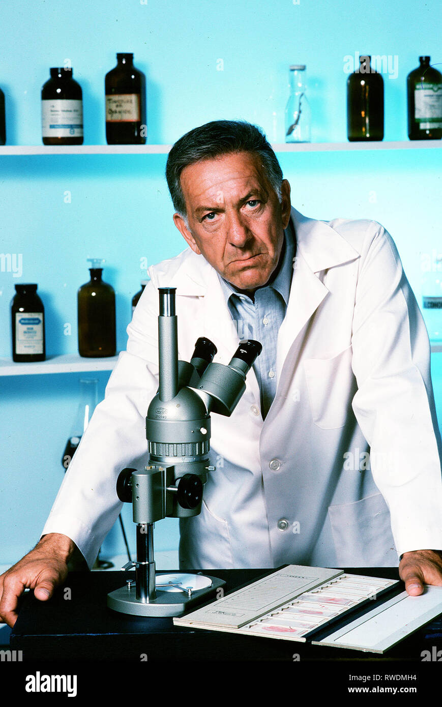 JACK KLUGMAN, QUINCY M.E., 1976 Stock Photo Alamy