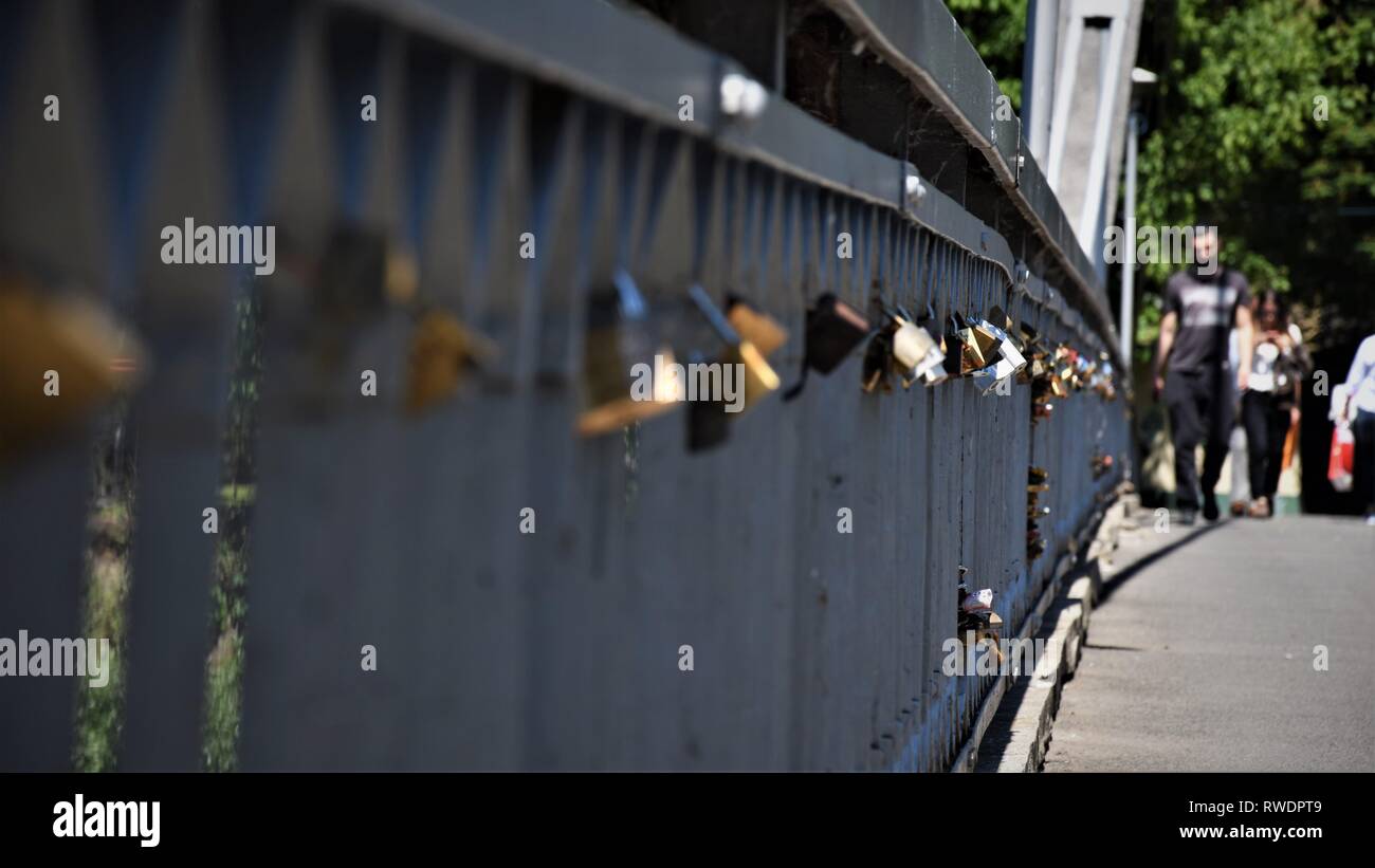 Chain link railing hi-res stock photography and images - Alamy