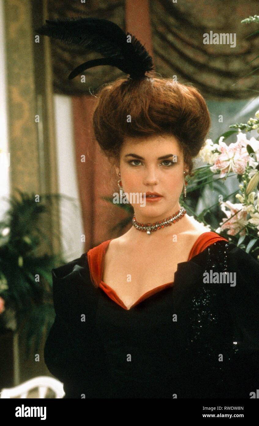 Elizabeth Mcgovern Young Elizabeth McGovern Dishes On Downton Abbey Elizabeth Mcgovern Young Elizabeth McGovern Dishes On Downton Abbey