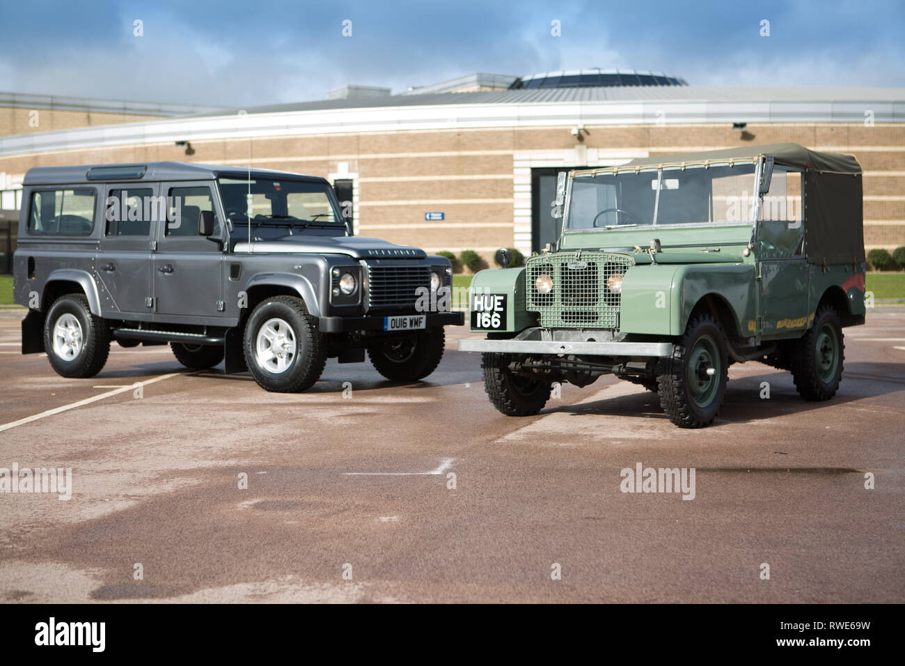 British icons, both, a 1949 series 1 Land Rover together with one of the last Discovery's to come off the production line, Gaydon, UK Stock Photo