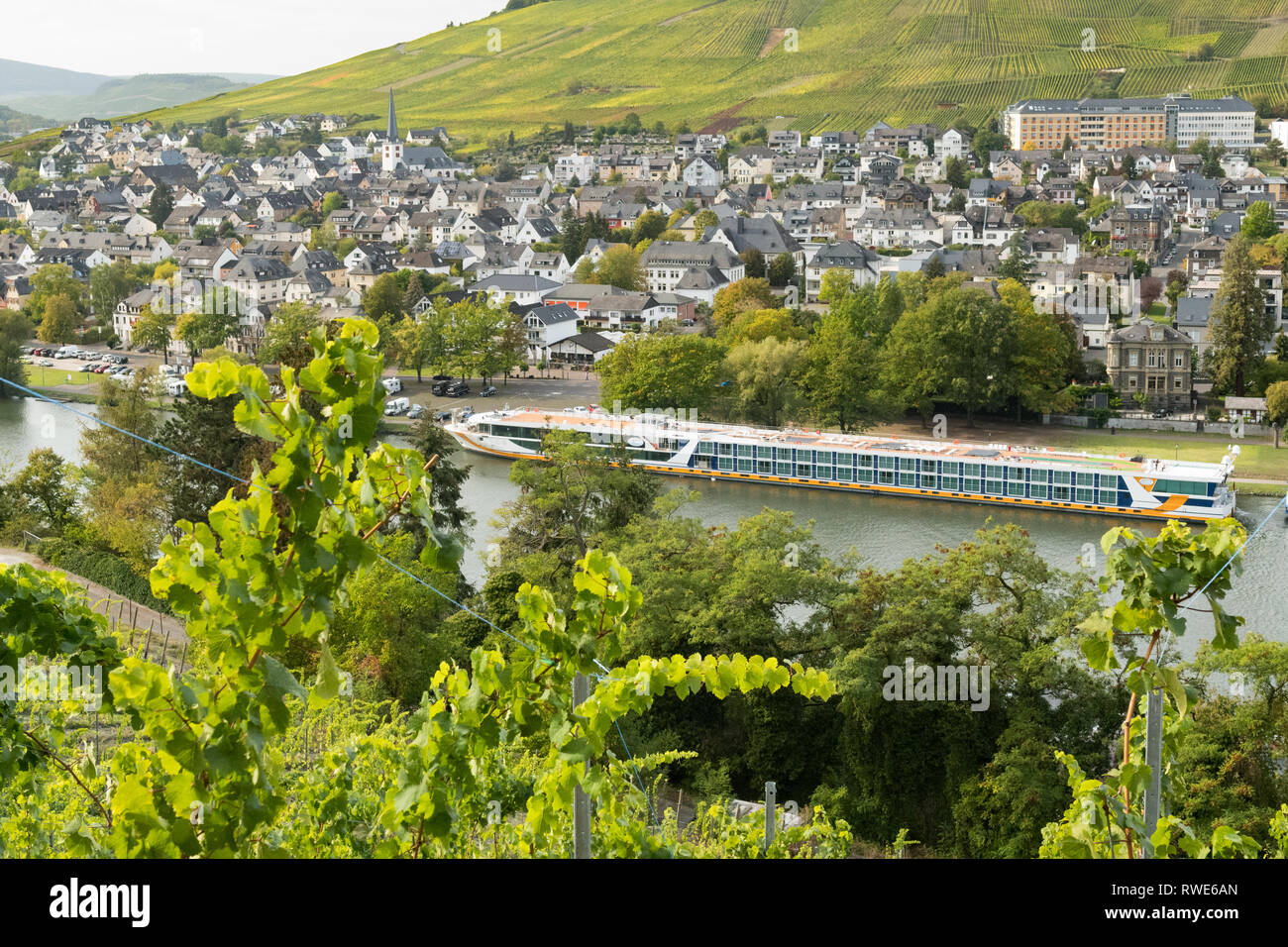 Moselle Valley River Cruise ship Vista Star moored at Bernkastel-Kues, a winegrowing centre on the Middle Moselle, Germany Stock Photo