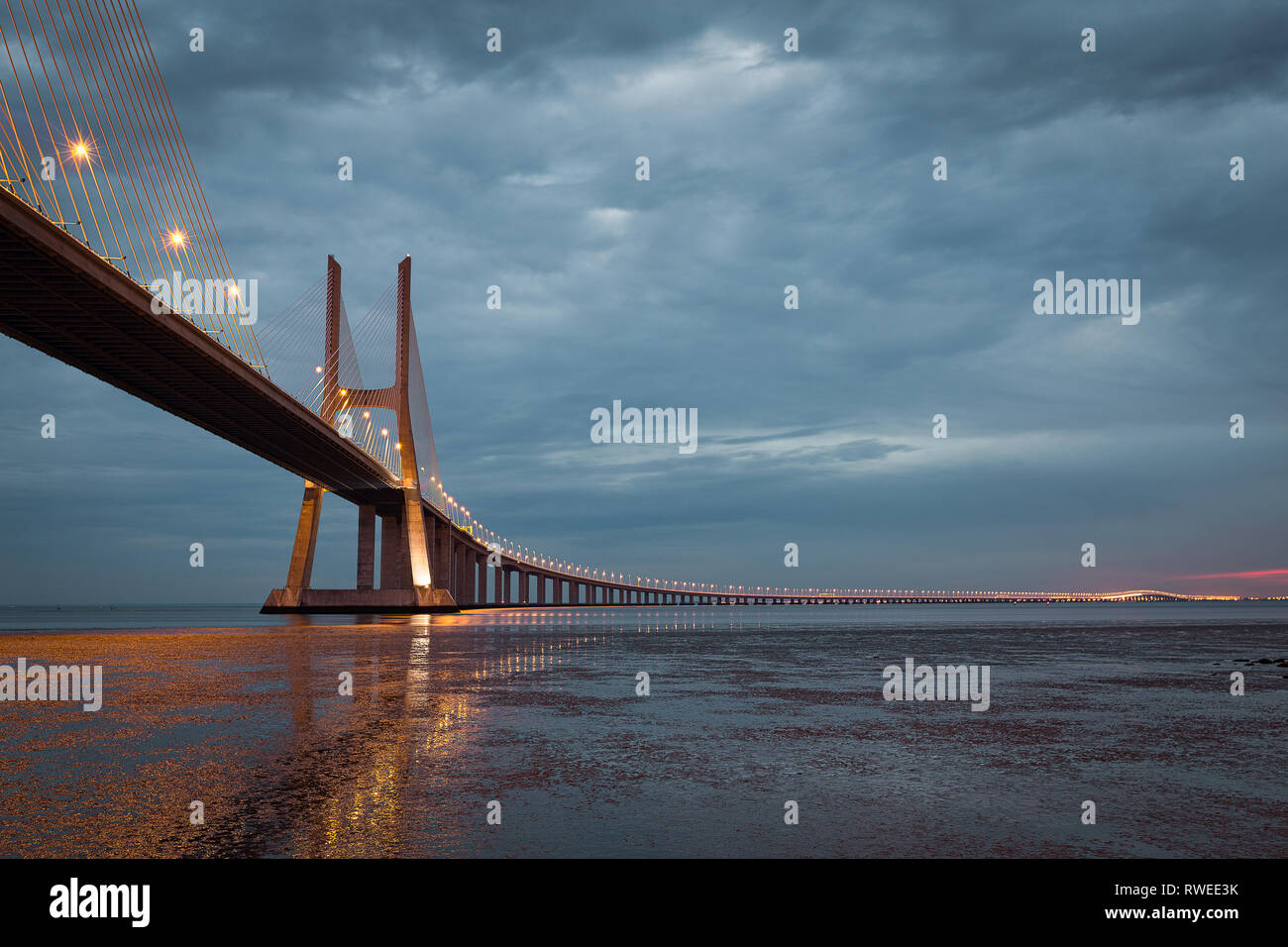 Ponte Vasco da Gama, Lisboa, Portugal Stock Photo - Alamy
